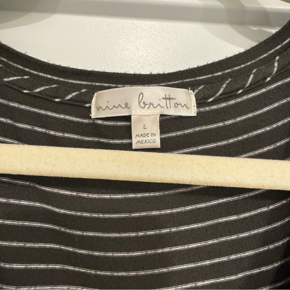 Women’s size Large | Nine Britton Tshirt - Picture 6 of 6